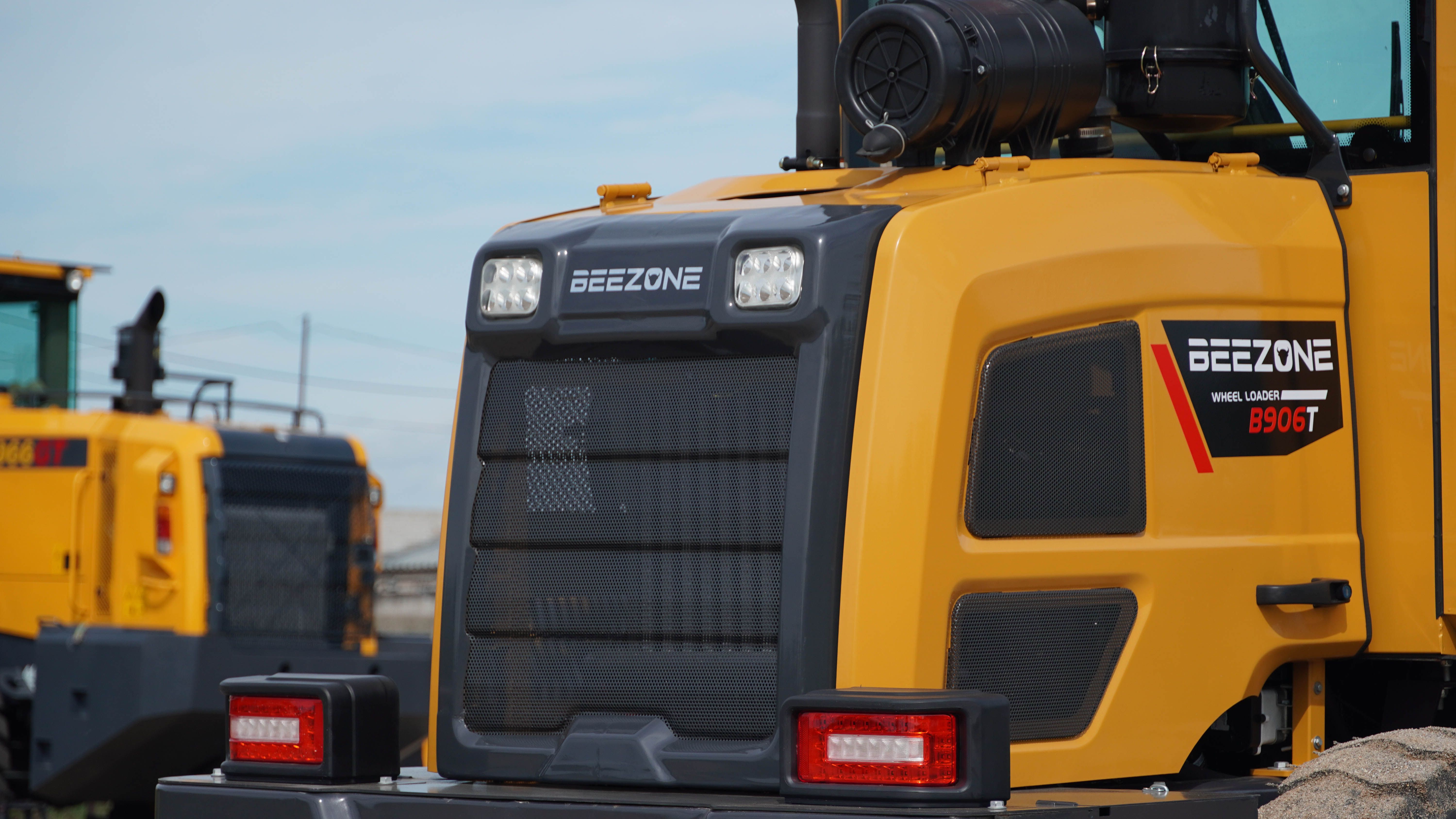 Фронтальный погрузчик B906T